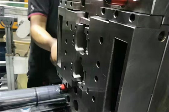 深圳藍(lán)牙耳機(jī)模具廠哪家行？博騰納13年專業(yè)對口您不了解一下？
