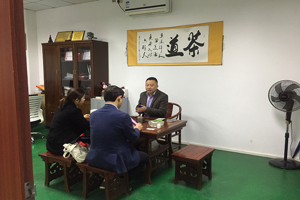 哪里找智能手環(huán)模具廠？深圳注塑模具廠前來報道